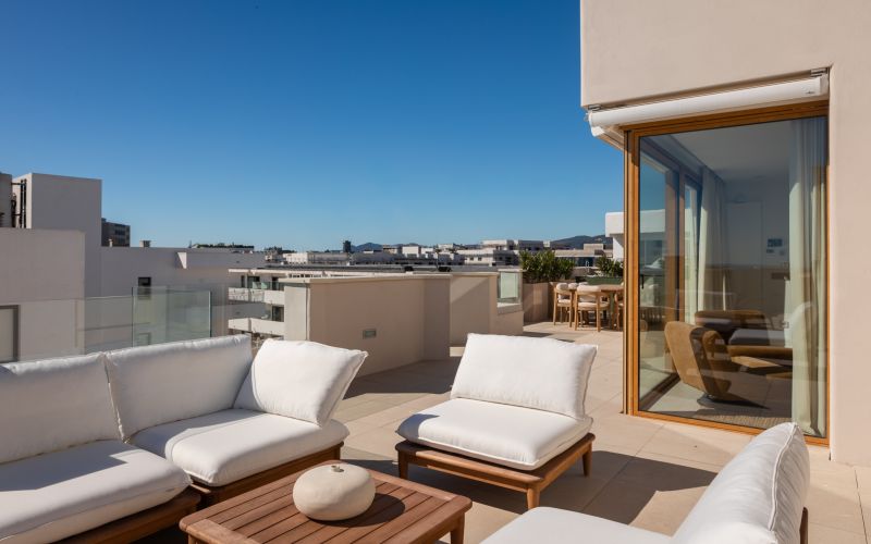 EXCLUSIVO ÁTICO CON PISCINA PRIVADA CON VISTAS AL MAR EN PLAYA D´EN BOSSA