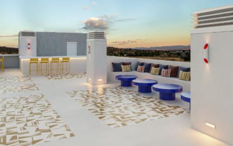 PLANTA BAJA DE 1 HABITACIÓN CON AMPLIA TERRAZA. PLAZA DE PARKING CON TRASTERO. PISCINA COMUNITARIA