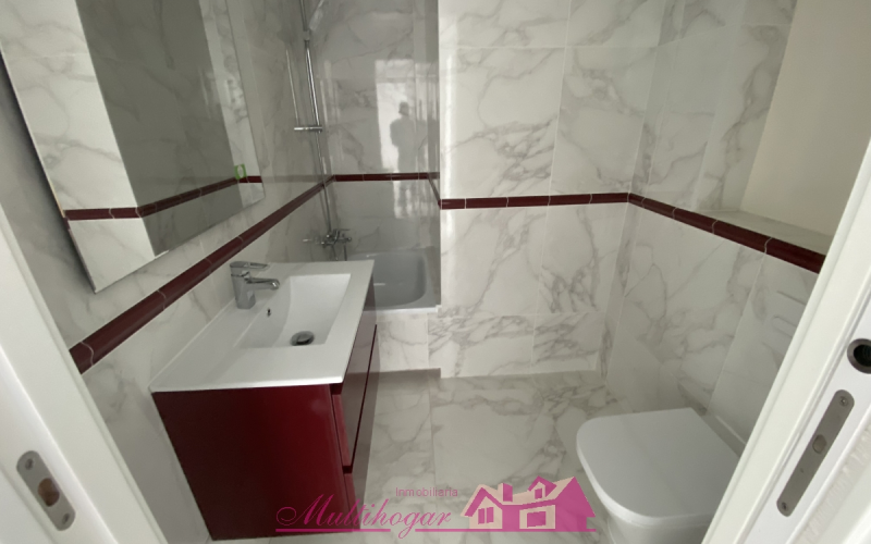 ESPECTACULAR PLANTA BAJA CON VISTAS AL MAR DE 3 HABITACIONES Y GRAN JARDÍN EN PRIMERÍSIMA LÍNEA