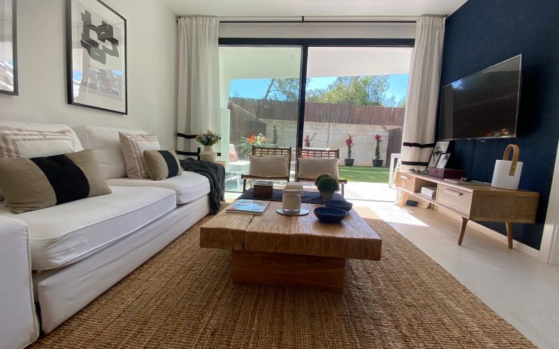 PRECIOSA PLANTA BAJA CERCA DE LA PLAYA DE 2 HABITACIONES CON PARKIG Y TRASTERO