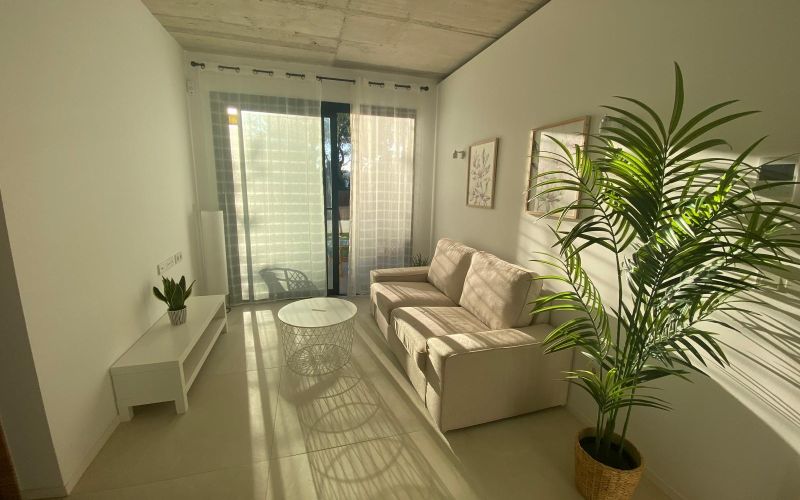 PLANTA BAJA  A ESTRENAR MUY CERCA  DE LA PLAYA