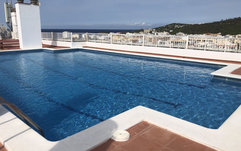 APARTAMENTO EN 10 PLANTA CON ESPECTACULARES VISTAS AL MAR Y PISCINA COMUNITARIA
