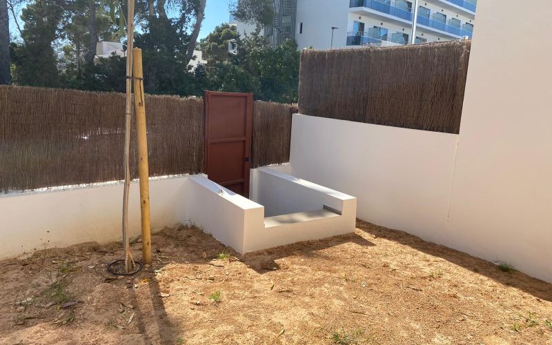 PLANTA BAJA  A ESTRENAR MUY CERCA  DE LA PLAYA